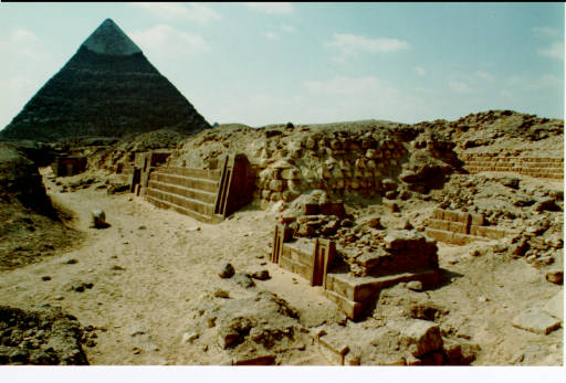 Giza Cemetery 2100, March 10, 1993 (image size 42k)