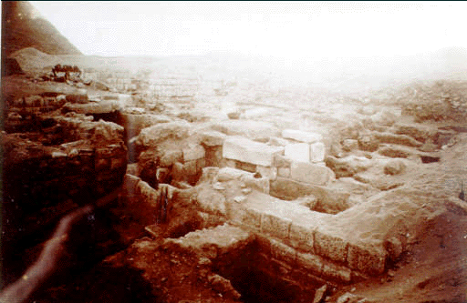 Giza tombs west of the Great Pyramid, Feb. 16, 1912 (image size 32k)